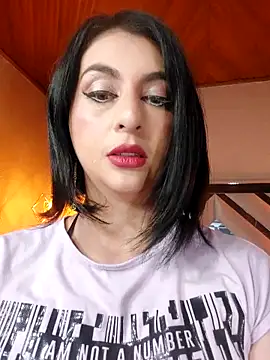 LlianneDiamond1 online show from 09/25/25, 11:30