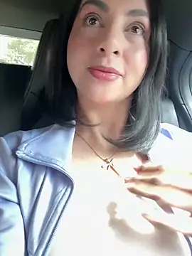 LlianneDiamond1 online show from 11/30/25, 03:05