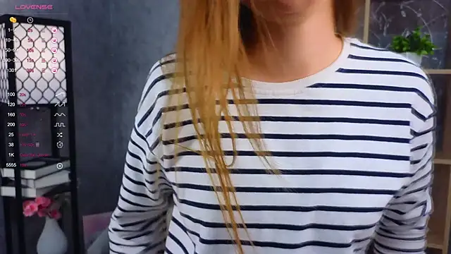 Snapshot of ElenoreReth chatting on 10/24/25, 01:57 ElenoreReth online show from 10/24/25, 01:57