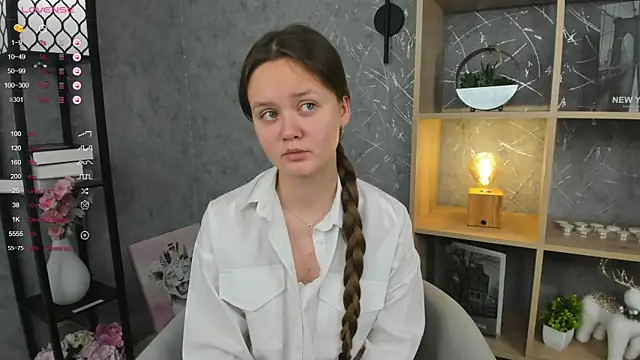 Snapshot of ElenoreReth chatting on 11/21/25, 01:04 ElenoreReth online show from 11/21/25, 01:04