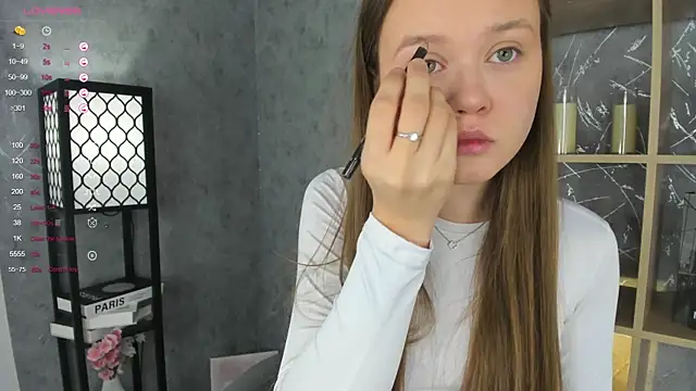 Snapshot of ElenoreReth chatting on 11/24/25, 01:27 ElenoreReth online show from 11/24/25, 01:27