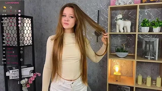 Snapshot of ElenoreReth chatting on 12/18/25, 02:39 ElenoreReth online show from 12/18/25, 02:39