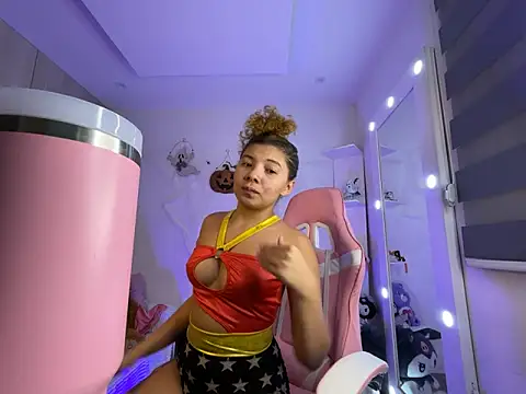 Snapshot of Gaby_002 chatting on 10/27/25, 01:42 Gaby 002 online show from 10/27/25, 01:42