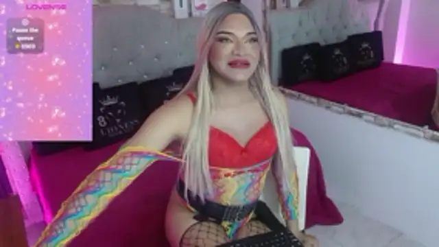 Sophia hott01 online show from 12/22/25, 12:46