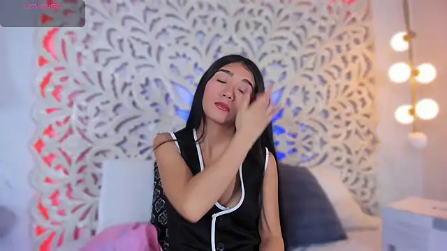 Mariana Kalo online show from 11/28/25, 05:04