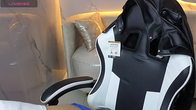 Skyler Gracee Tx online show from 10/14/25, 01:01