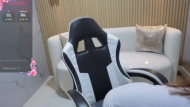 Skyler Gracee Tx online show from 11/13/25, 02:32