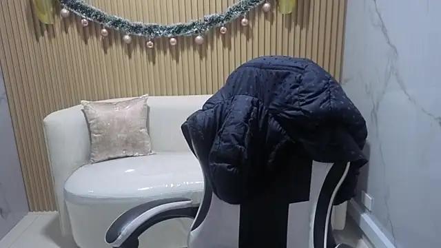 Skyler Gracee Tx online show from 12/14/25, 03:01