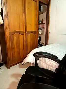 Bleer Rousse online show from 10/07/25, 05:10