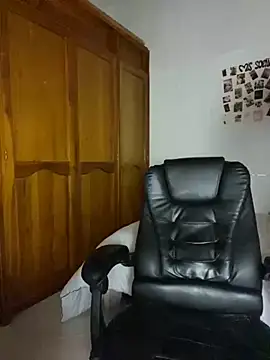 Bleer Rousse online show from 10/15/25, 05:46