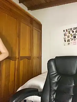 Bleer Rousse online show from 10/21/25, 06:19