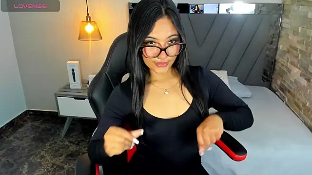 SYLVANA REY4 online show from 10/04/25, 07:23