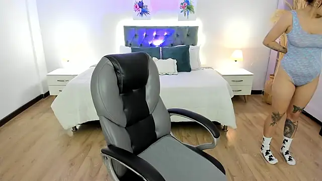 Snapshot of Antonela_vargas chatting on 10/17/25, 11:57 Antonela vargas online show from 10/17/25, 11:57