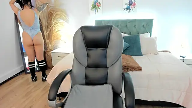 Snapshot of Antonela_vargas chatting on 11/13/25, 12:15 Antonela vargas online show from 11/13/25, 12:15