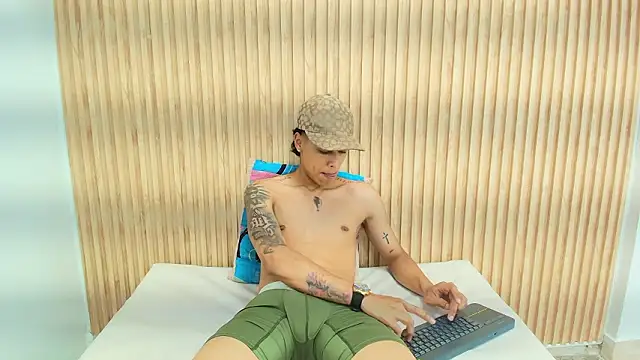 Frayhot777 online show from 02/11/26, 07:52