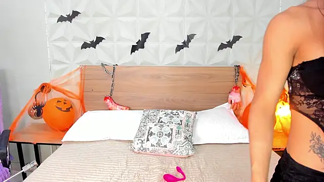 Snapshot of ValeryTrans_ chatting on 10/25/25, 01:40 ValeryTrans online show from 10/25/25, 01:40