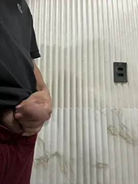 Snapshot of henrique61 chatting on 02/10/26, 02:26 henrique61 online show from 02/10/26, 02:26