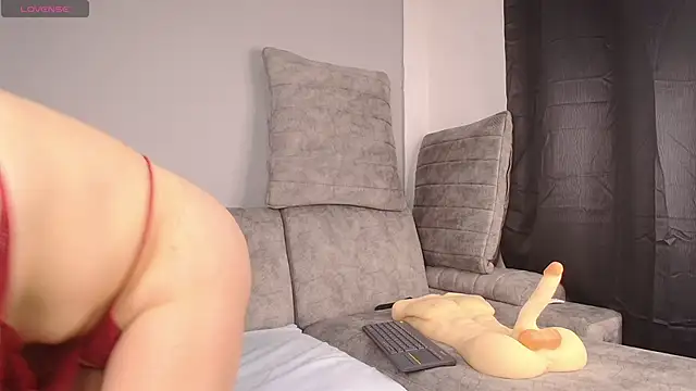 Snapshot of Isisharrison chatting on 10/31/25, 10:22 Isisharrison online show from 10/31/25, 10:22