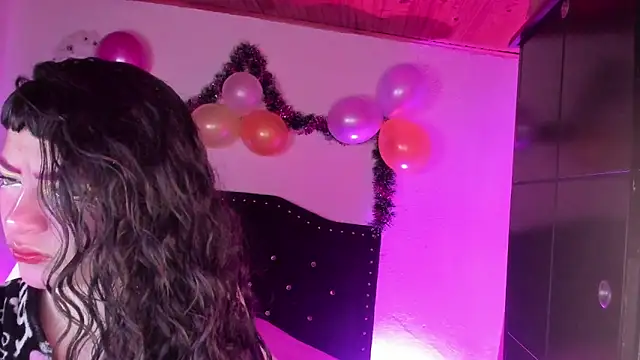 kitty  chs online show from 12/20/25, 11:39