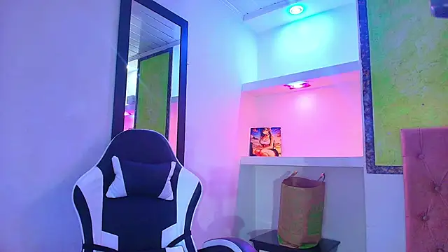 Snapshot of lala_clark chatting on 09/29/25, 12:54 lala clark online show from 09/29/25, 12:54