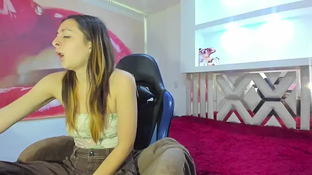 Snapshot of lala_clark chatting on 10/02/25, 12:01 lala clark online show from 10/02/25, 12:01