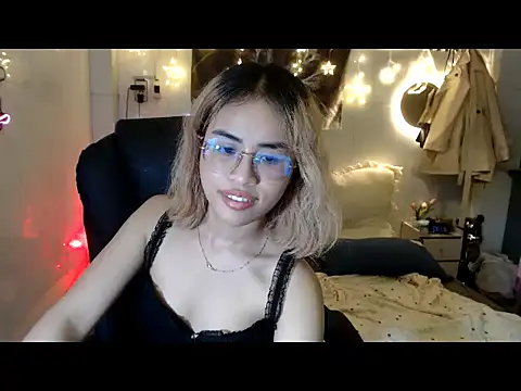 Snapshot of EllieYoon chatting on 10/16/25, 02:29 EllieYoon online show from 10/16/25, 02:29