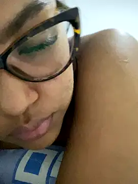 Snapshot of miiabrown18 chatting on 10/16/25, 02:01 miiabrown18 online show from 10/16/25, 02:01