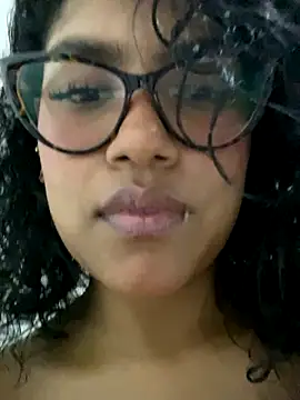 Snapshot of miiabrown18 chatting on 10/19/25, 01:39 miiabrown18 online show from 10/19/25, 01:39