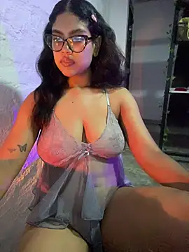 Snapshot of miiabrown18 chatting on 07/16/26, 12:05 miiabrown18 online show from 07/16/26, 12:05