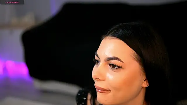 Snapshot of SierraVyx chatting on 10/21/25, 10:38 SierraVyx online show from 10/21/25, 10:38