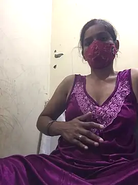 Snapshot of Hott_bomb chatting on 09/23/25, 11:24 Hott bomb online show from 09/23/25, 11:24