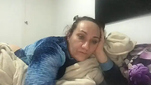 paula19800 online show from 12/05/25, 01:47