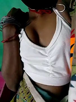 Snapshot of Cuty_kinjal chatting on 10/26/25, 09:42 Cuty kinjal online show from 10/26/25, 09:42