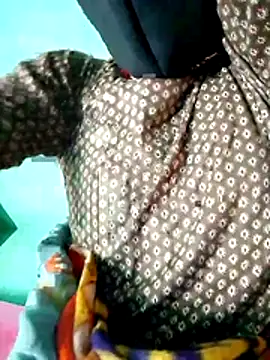 Snapshot of Cuty_kinjal chatting on 10/30/25, 08:53 Cuty kinjal online show from 10/30/25, 08:53