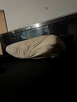 Snapshot of wwolfxxx chatting on 09/27/25, 12:15 wwolfxxx online show from 09/27/25, 12:15