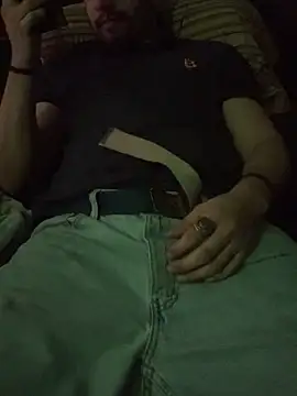 Snapshot of wwolfxxx chatting on 10/04/25, 11:19 wwolfxxx online show from 10/04/25, 11:19