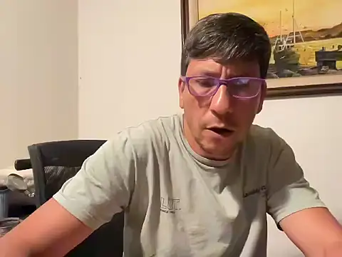 Snapshot of Arioi11 chatting on 10/19/25, 03:29 Arioi11 online show from 10/19/25, 03:29