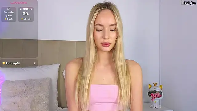 Snapshot of MaryDavies chatting on 12/15/25, 07:01 MaryDavies online show from 12/15/25, 07:01