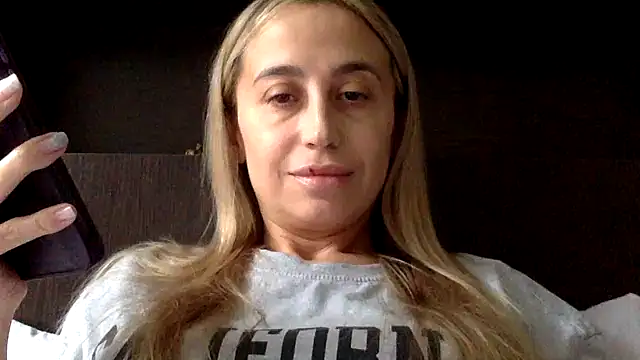 Snapshot of Jeyvaris chatting on 09/29/25, 01:49 Jeyvaris online show from 09/29/25, 01:49