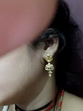 Snapshot of Mahek_love143 chatting on 06/17/26, 11:05 Mahek love143 online show from 06/17/26, 11:05