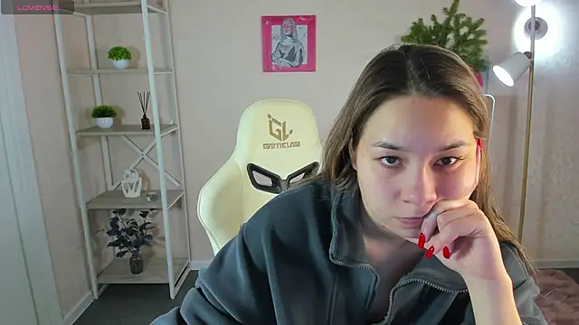 Al1ice Moures online show from 12/18/25, 01:22