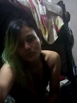 Snapshot of KarlaKitsu69 chatting on 10/24/25, 08:11 KarlaKitsu69 online show from 10/24/25, 08:11