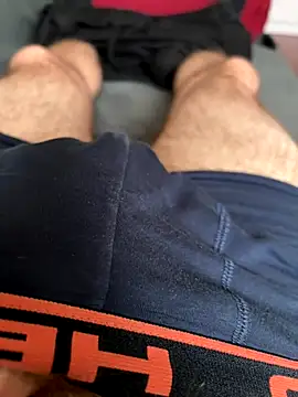 Snapshot of -will33 chatting on 10/06/25, 12:24 -will33 online show from 10/06/25, 12:24