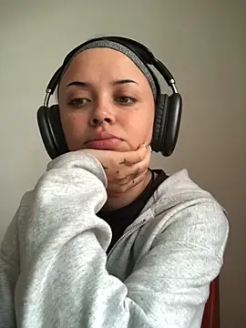 NaiaWhisper online show from 09/30/25, 02:33