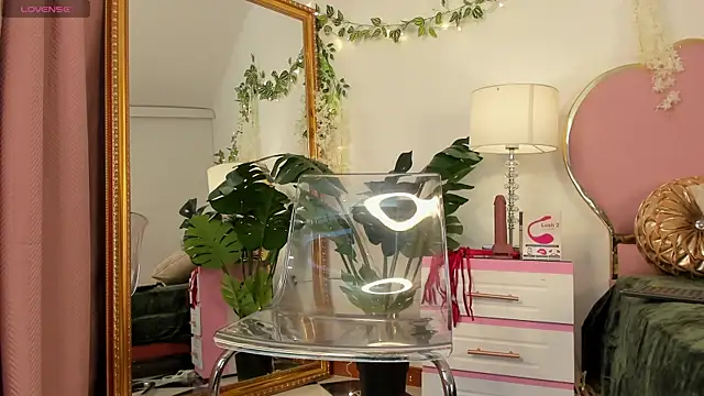 NaiaWhisper online show from 10/04/25, 05:16