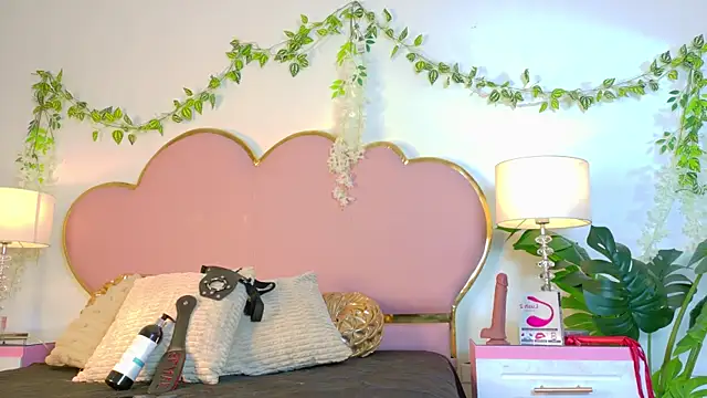 NaiaWhisper online show from 10/12/25, 06:12