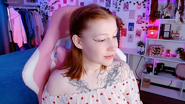 Ayla Hicks online show from 11/10/25, 03:27