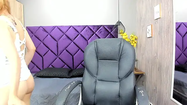 ChloeCampbell03 online show from 12/02/25, 07:20