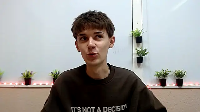 Hoot Dude  online show from 10/28/25, 02:31