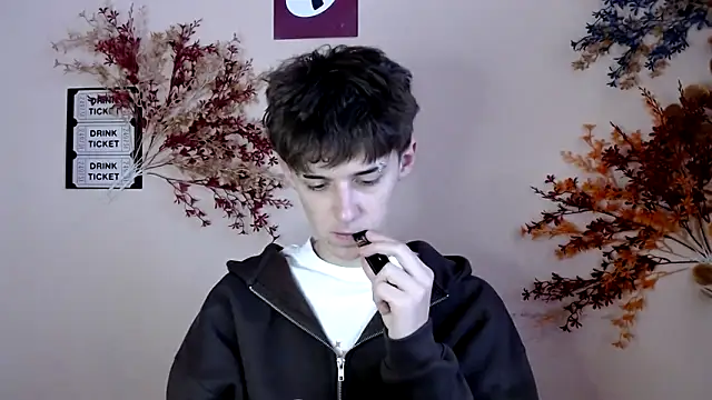 Hoot Dude  online show from 11/04/25, 12:04